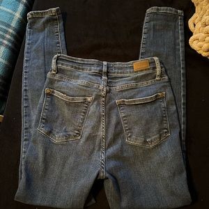 Judy Blue non distressed size 5 /27 high rise skinny. 93% cotton 1% Spandex.